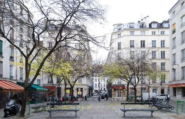 Soma In Love Paris Apartment